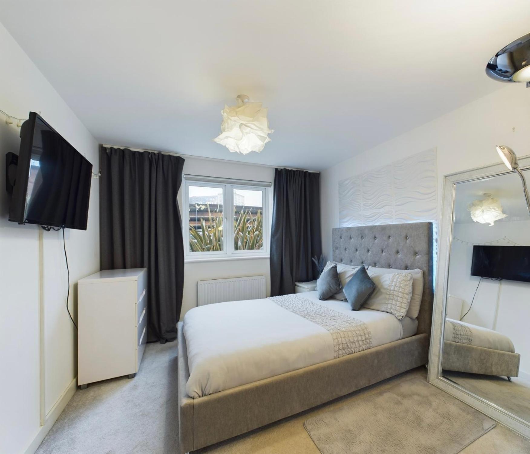 Modern 2 Bed City Apartment With Private Parking Swansea Exteriör bild