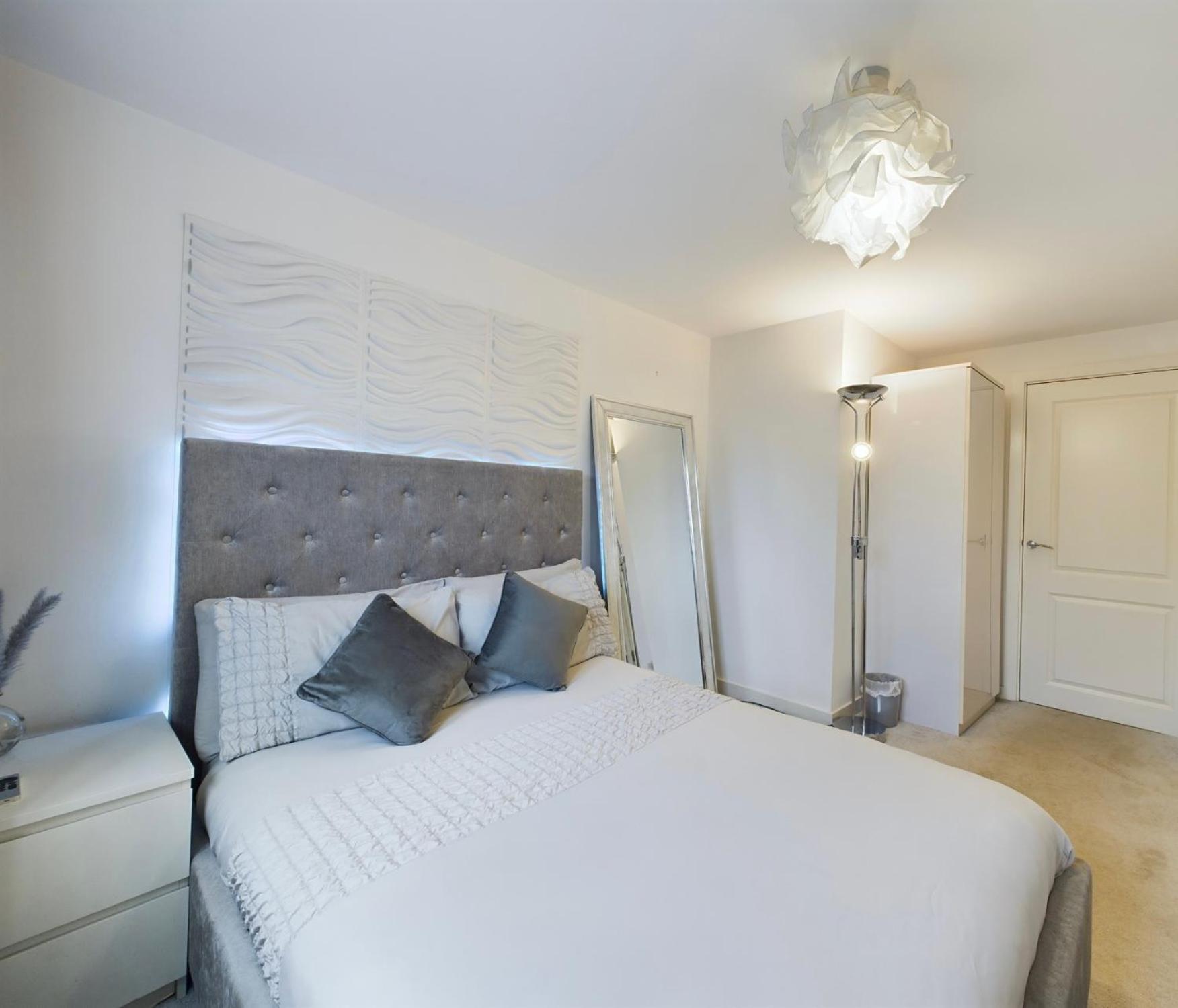 Modern 2 Bed City Apartment With Private Parking Swansea Exteriör bild